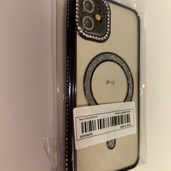 IPHONE 11 —-NWT—-5 CASES, LENS COVERS, AND 2 NEW SCEEN PROTECTORS - Picture 3 of 11